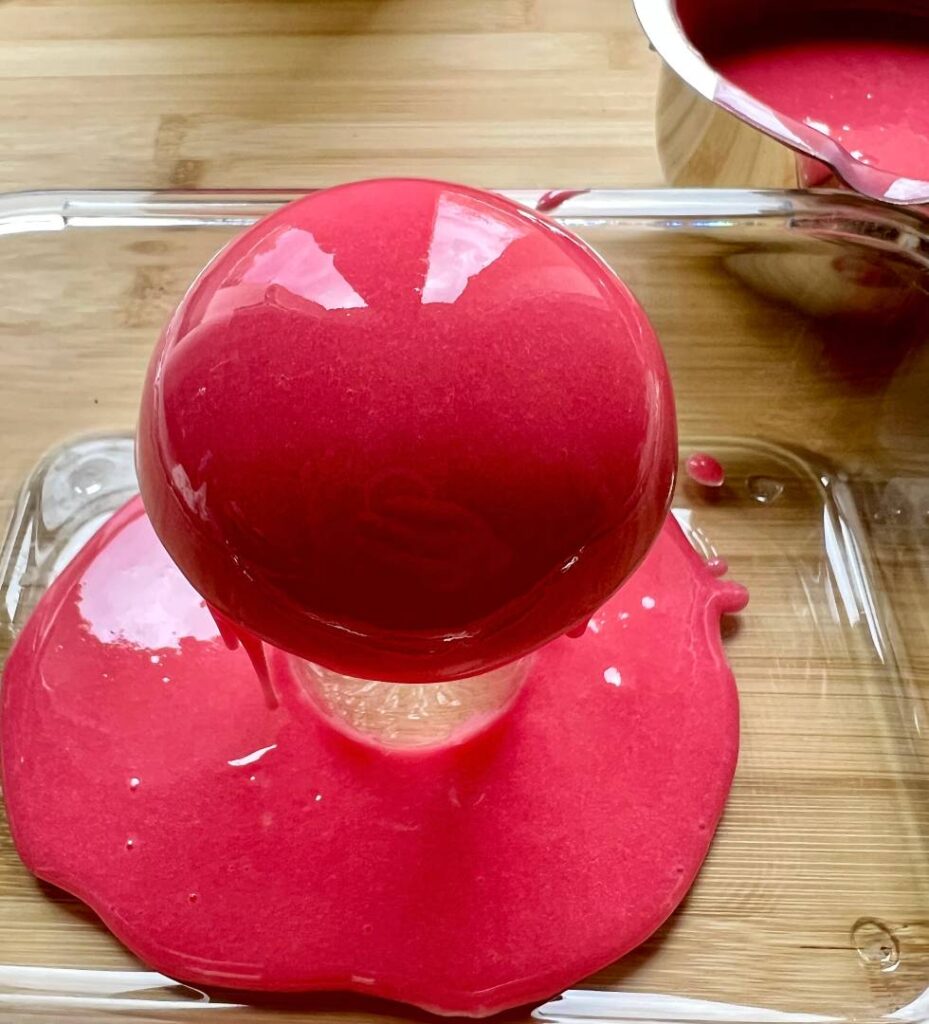 glazura lustrzana w kolorze czerwonym