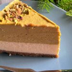 sernik z musem pistacjowym