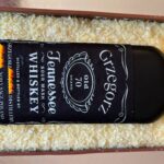 tort-w-kształcie-butelki-whiskey